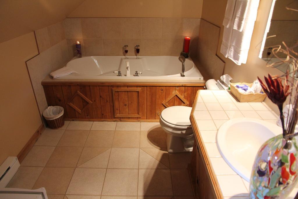 B&B Les Deux Pignons Petit-Saguenay Habitación foto